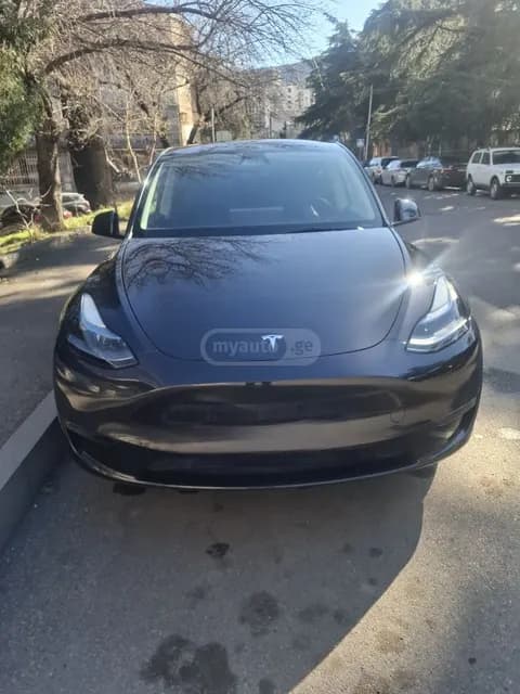 Tesla Model Y 2025 купить в Москве